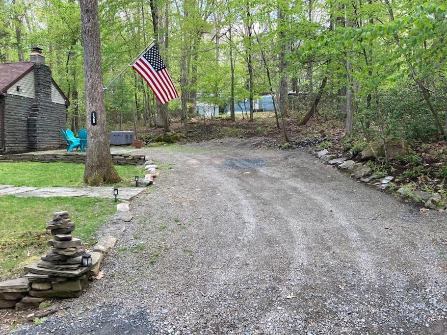 Peaceful Seasonal Wooded Close To Everything Villa