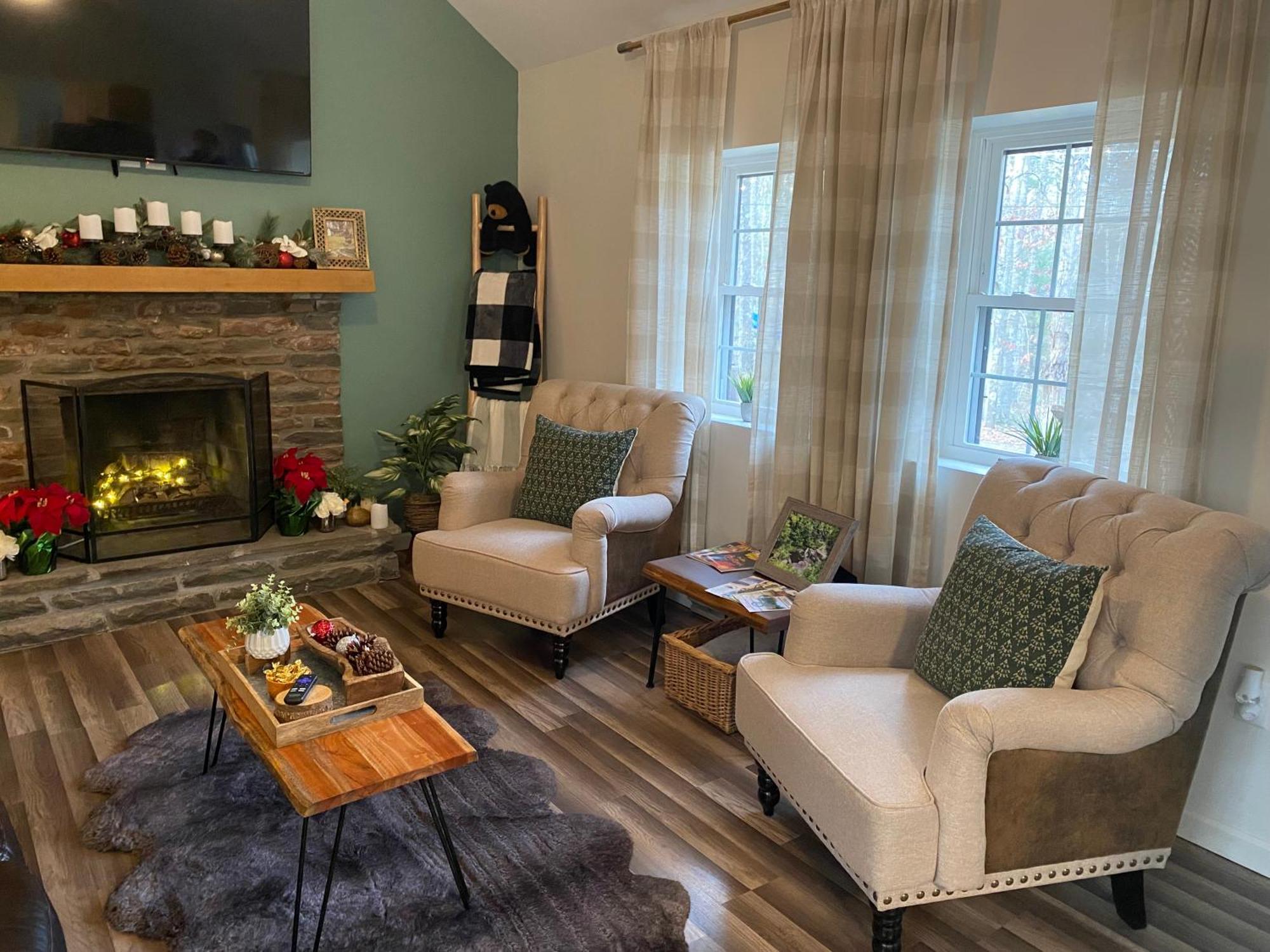 Peaceful Seasonal Wooded Close To Everything Villa *
