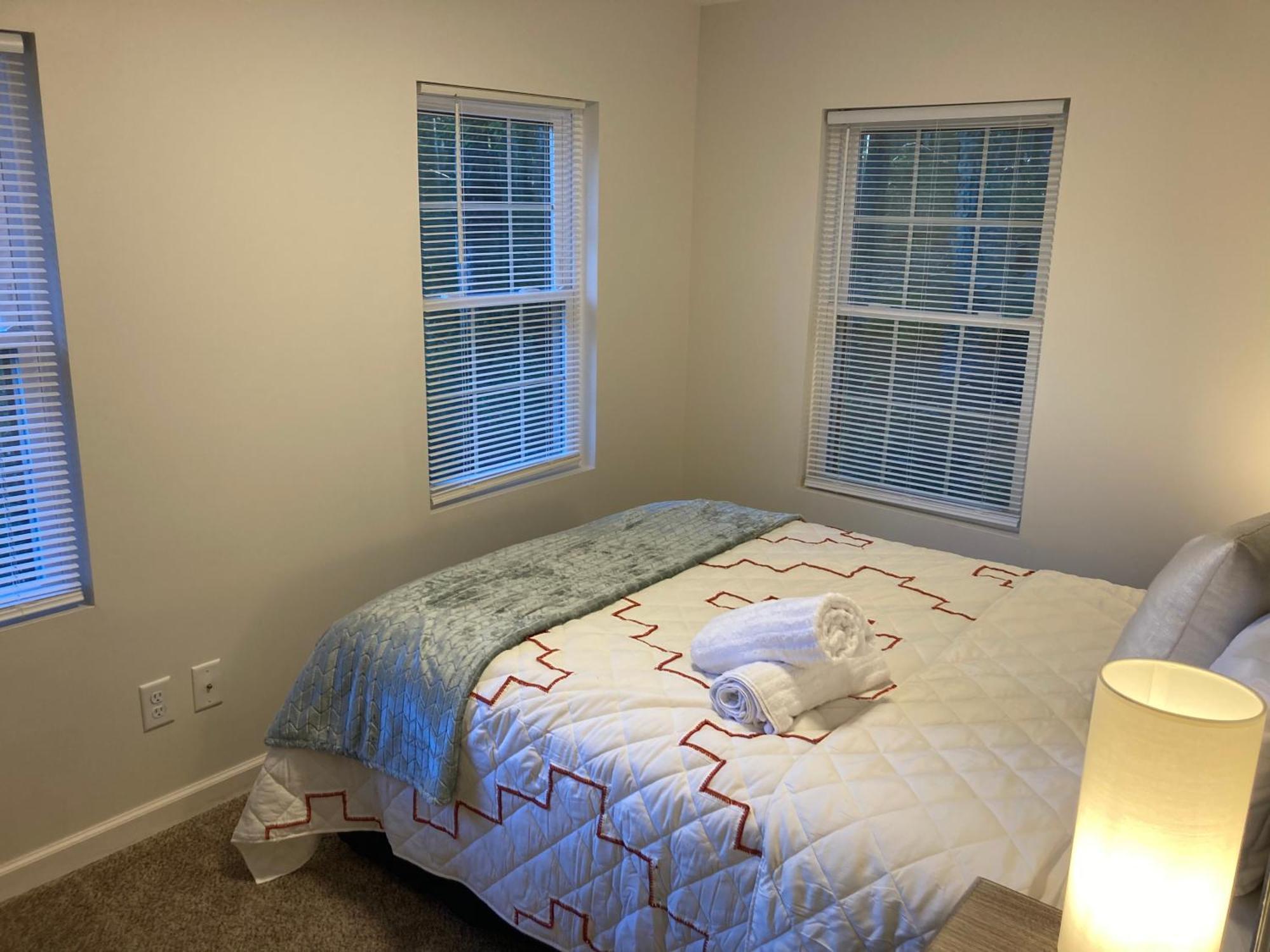 Peaceful Seasonal Wooded Close To Everything Villa
